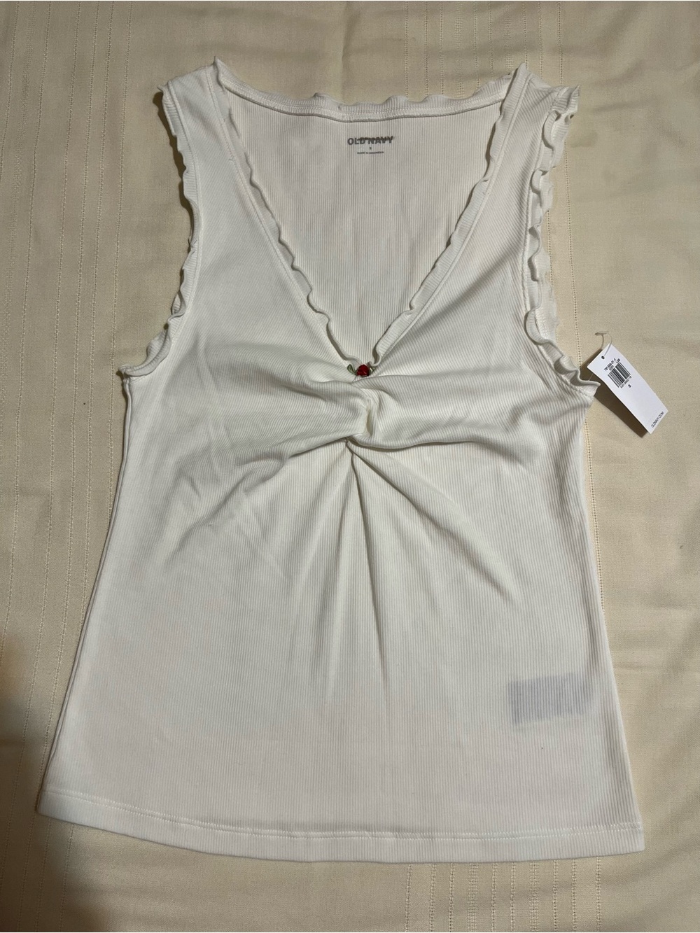Old Navy Cream Ruffle-Trim V-Neck Tank - Picture 2 of 7